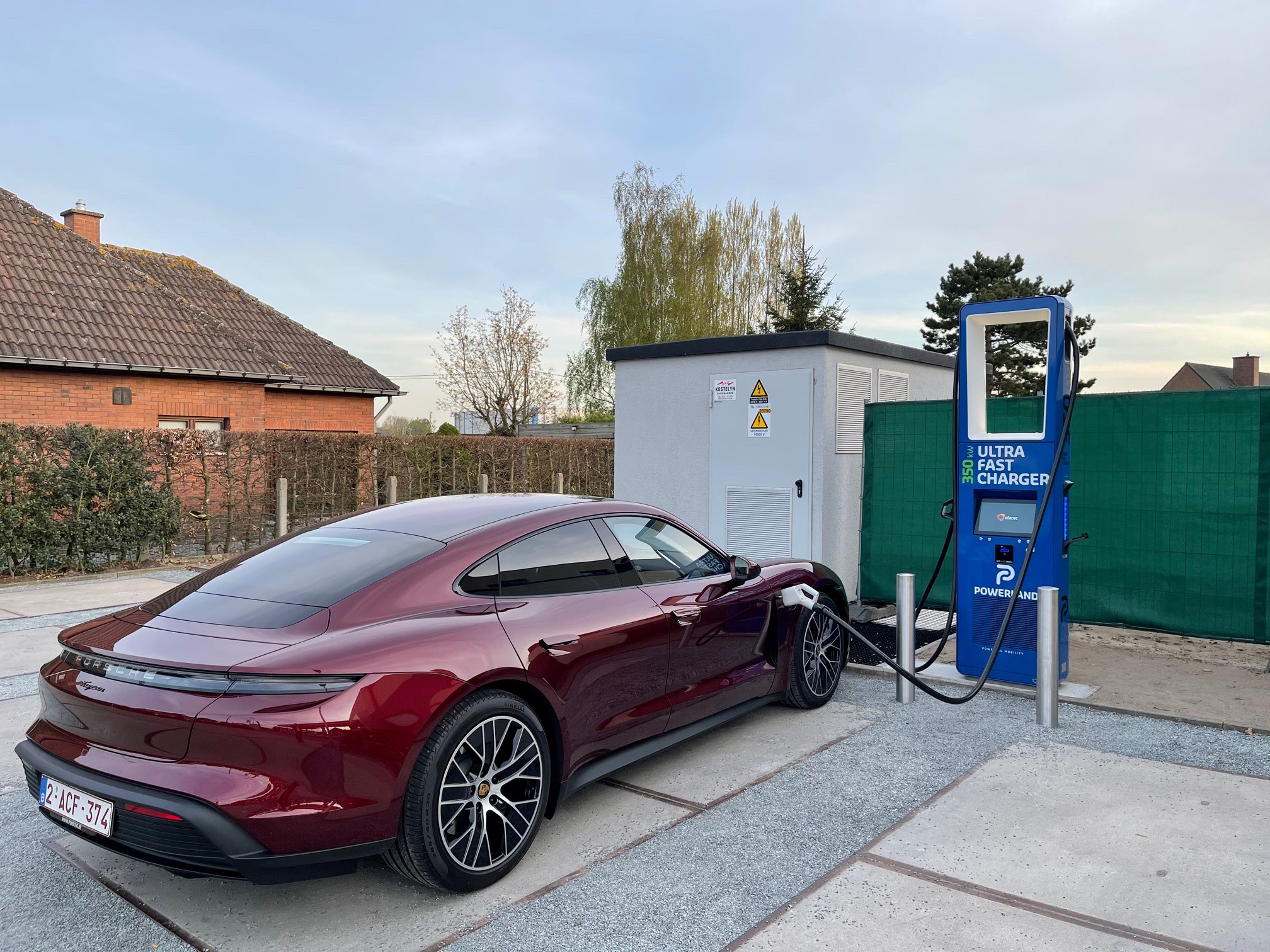Ultra Fast Supercharger laadpark  350kW DEINZE