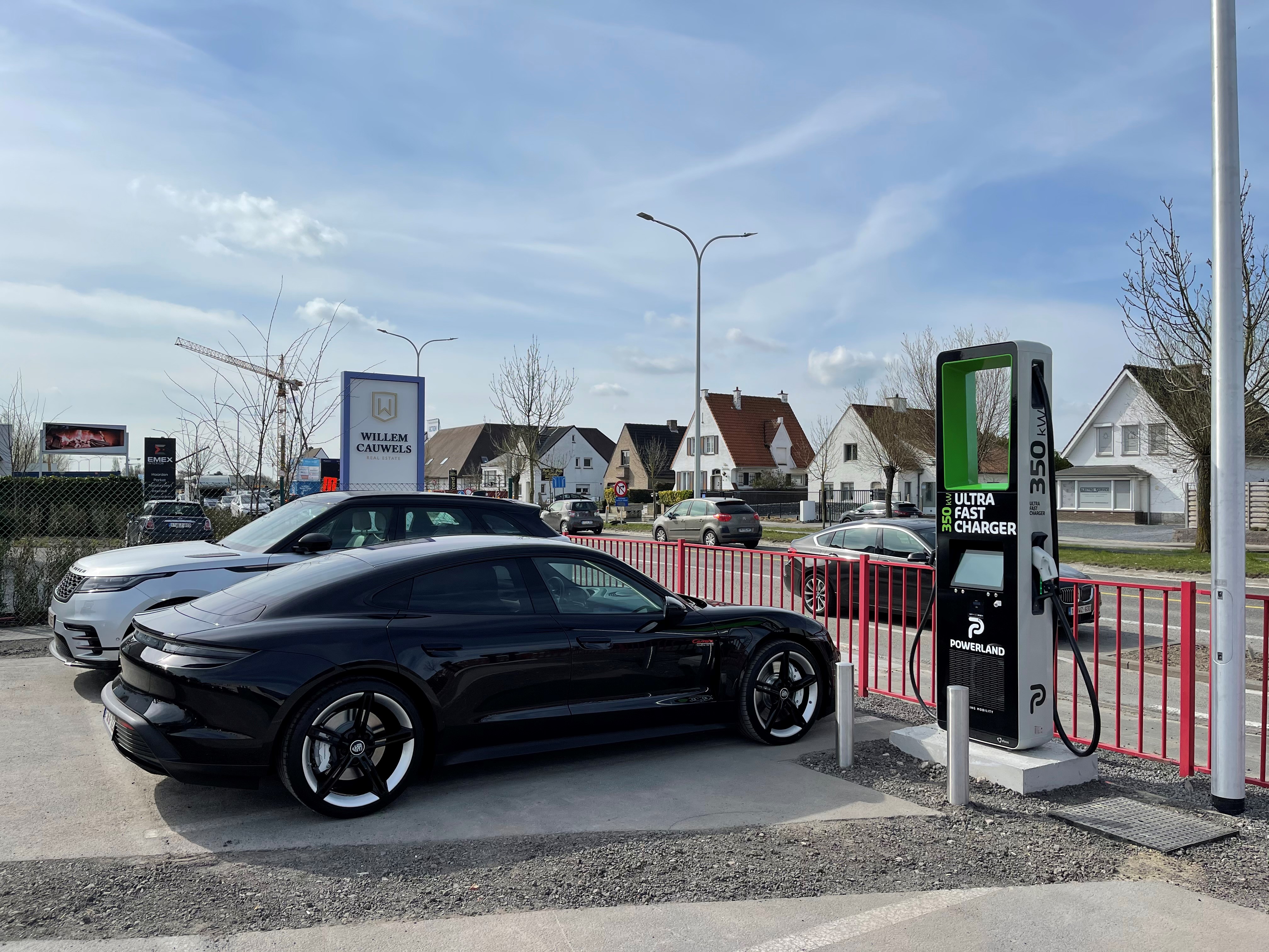 Ultra Fast Charger 350kW by Knokse Bandencentrale