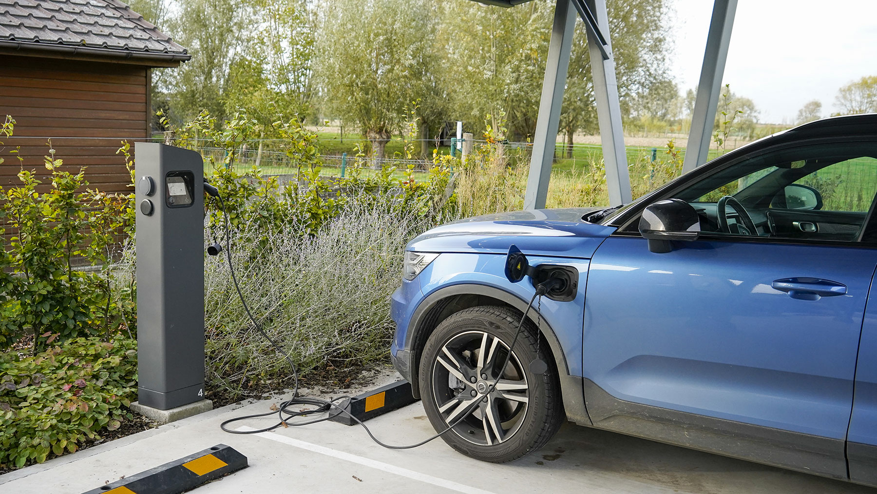Smart charging station